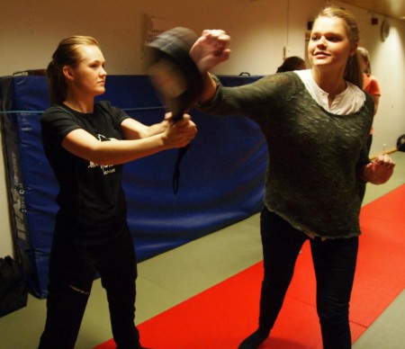 Selvforsvarskurs i regi av Lions Club.